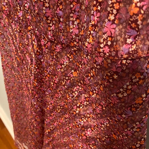 Elegant Red Sleeveless Dress - Picture 4 of 4